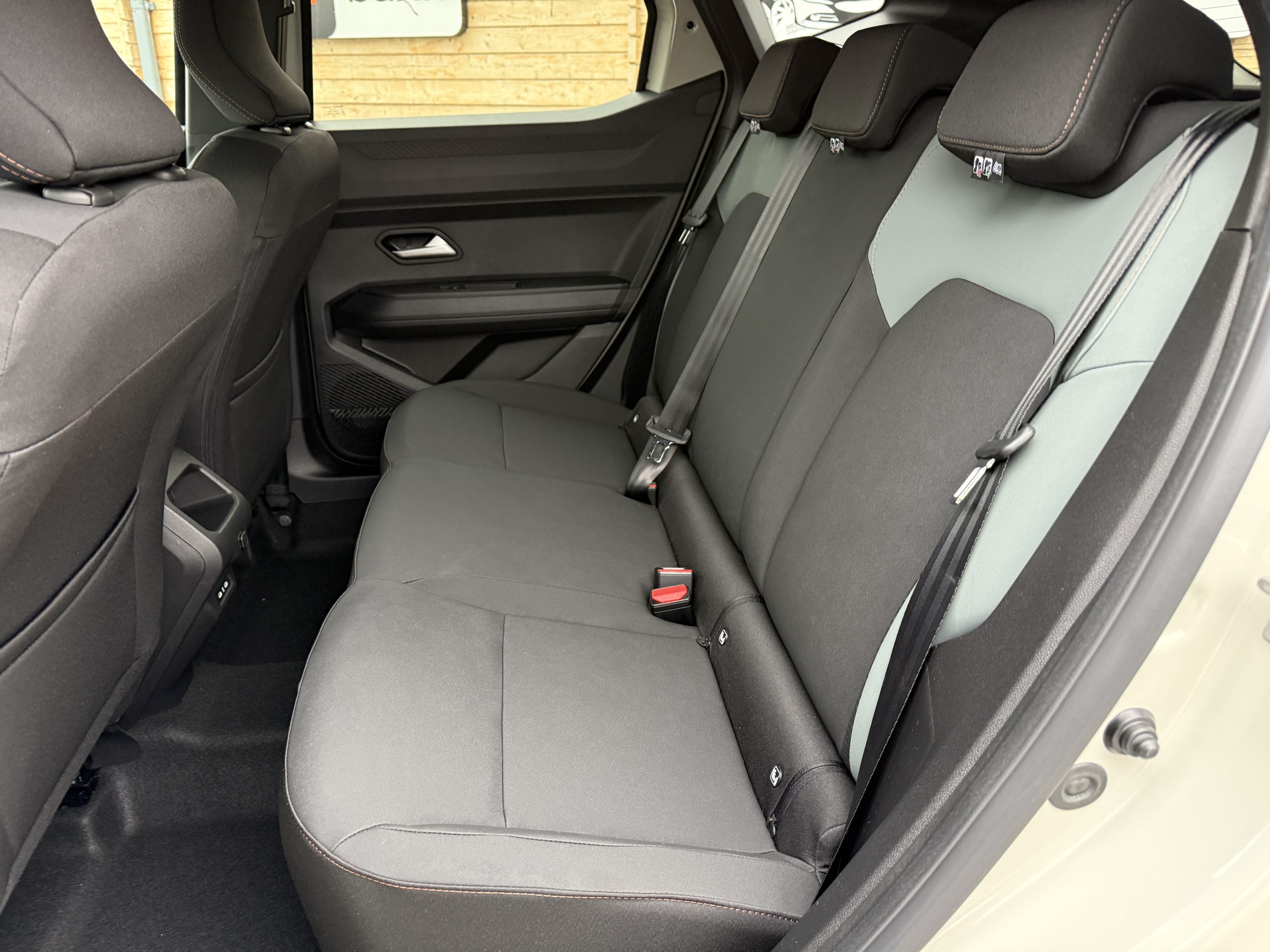 DACIA DUSTER Extreme ECO-G 120CP–GPL 2026 NOU TVA deductibil!