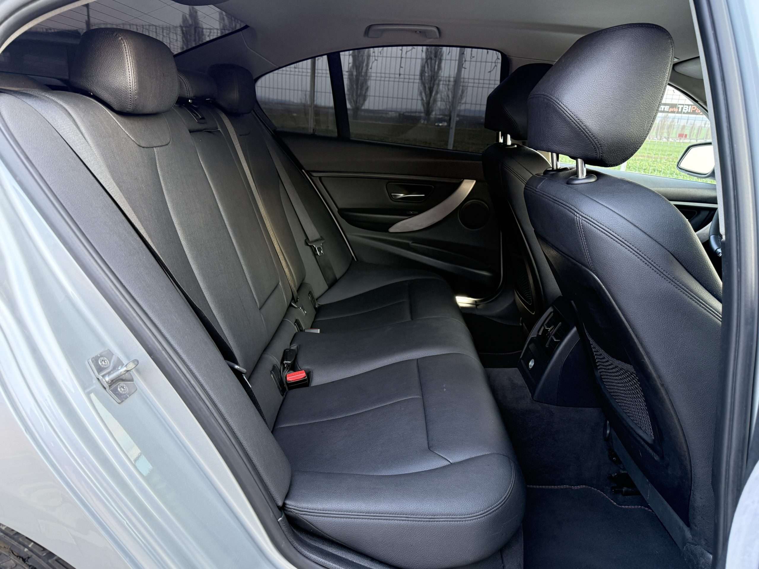 BMW F30 318d 2.0TDi 136CP 04/2014 Euro5 M pachet int/ext Full piele Germania!