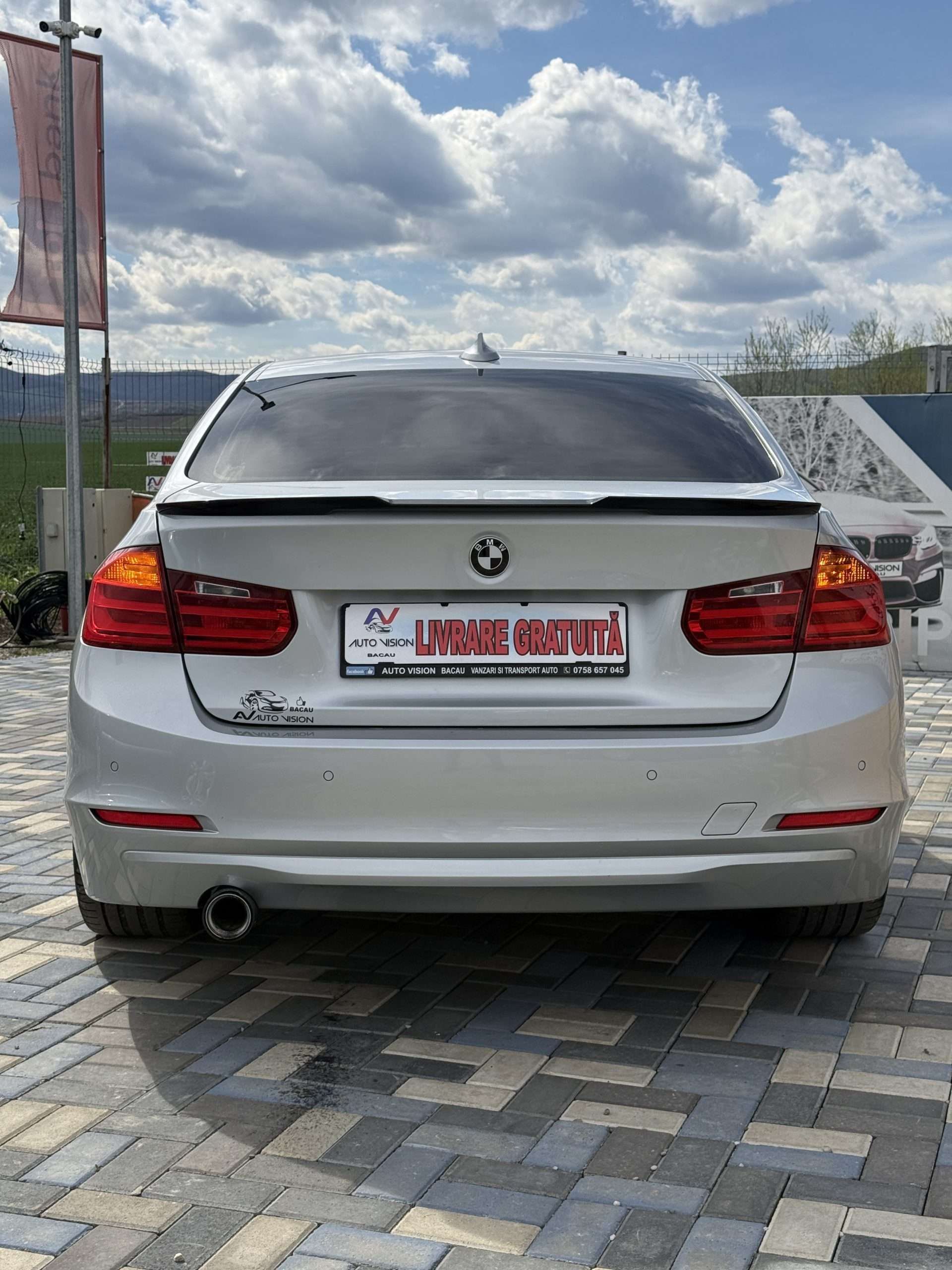 BMW F30 318d 2.0TDi 136CP 04/2014 Euro5 M pachet int/ext Full piele Germania!
