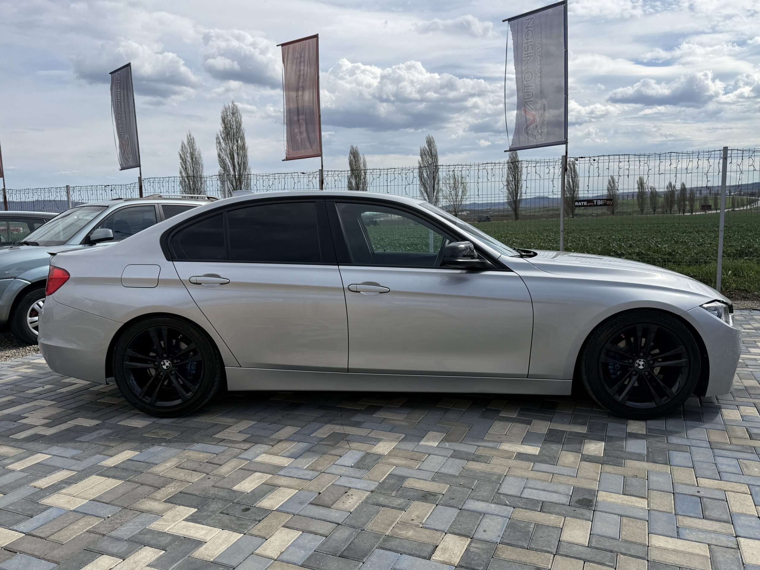 BMW F30 318d 2.0TDi 136CP 04/2014 Euro5 M pachet int/ext Full piele Germania!