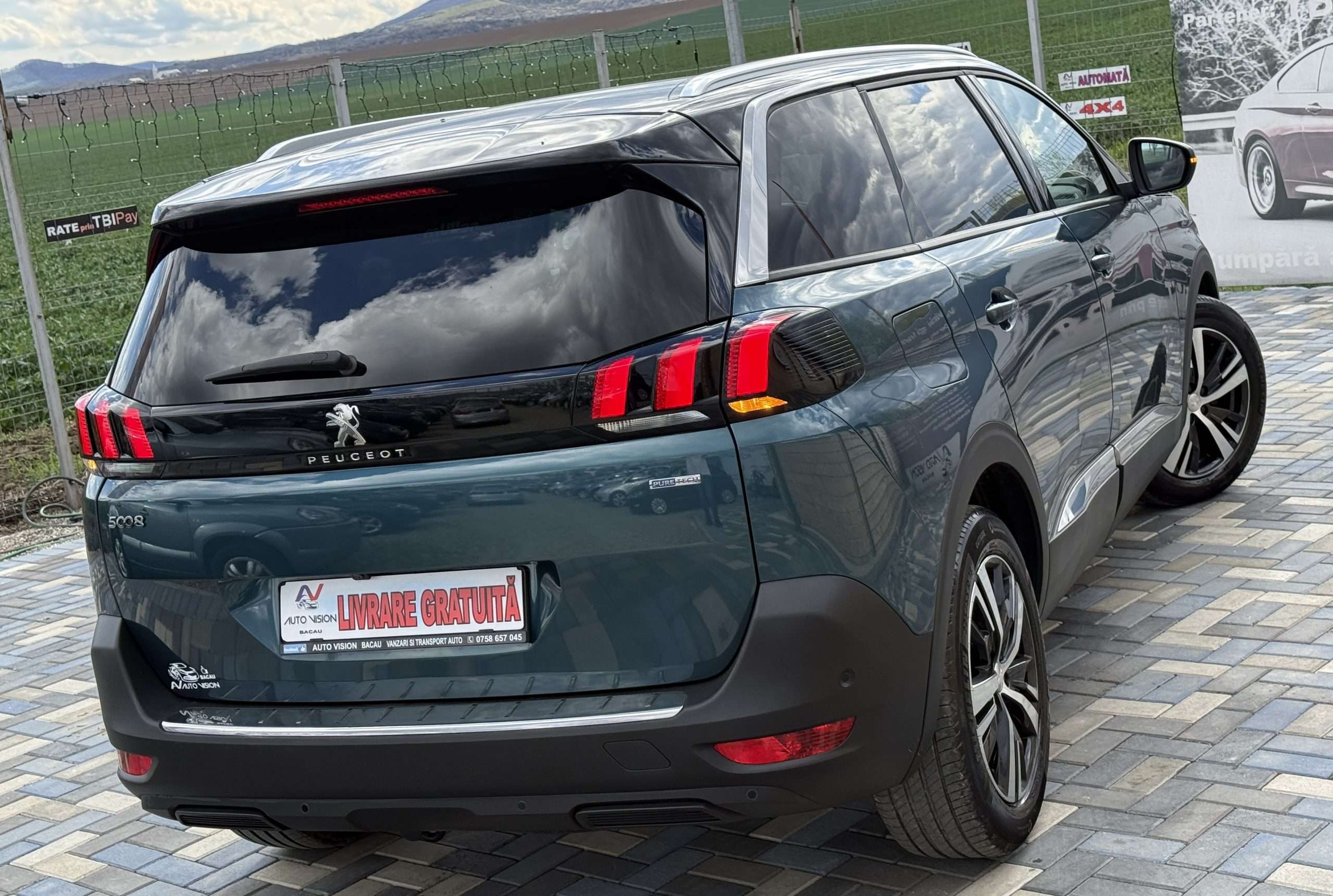 *Peugeot 5008 PureTech 1.2 Benzina 130Cp 06/2017 E6 i-Cockpit digital Full LED Km reali import Germania!