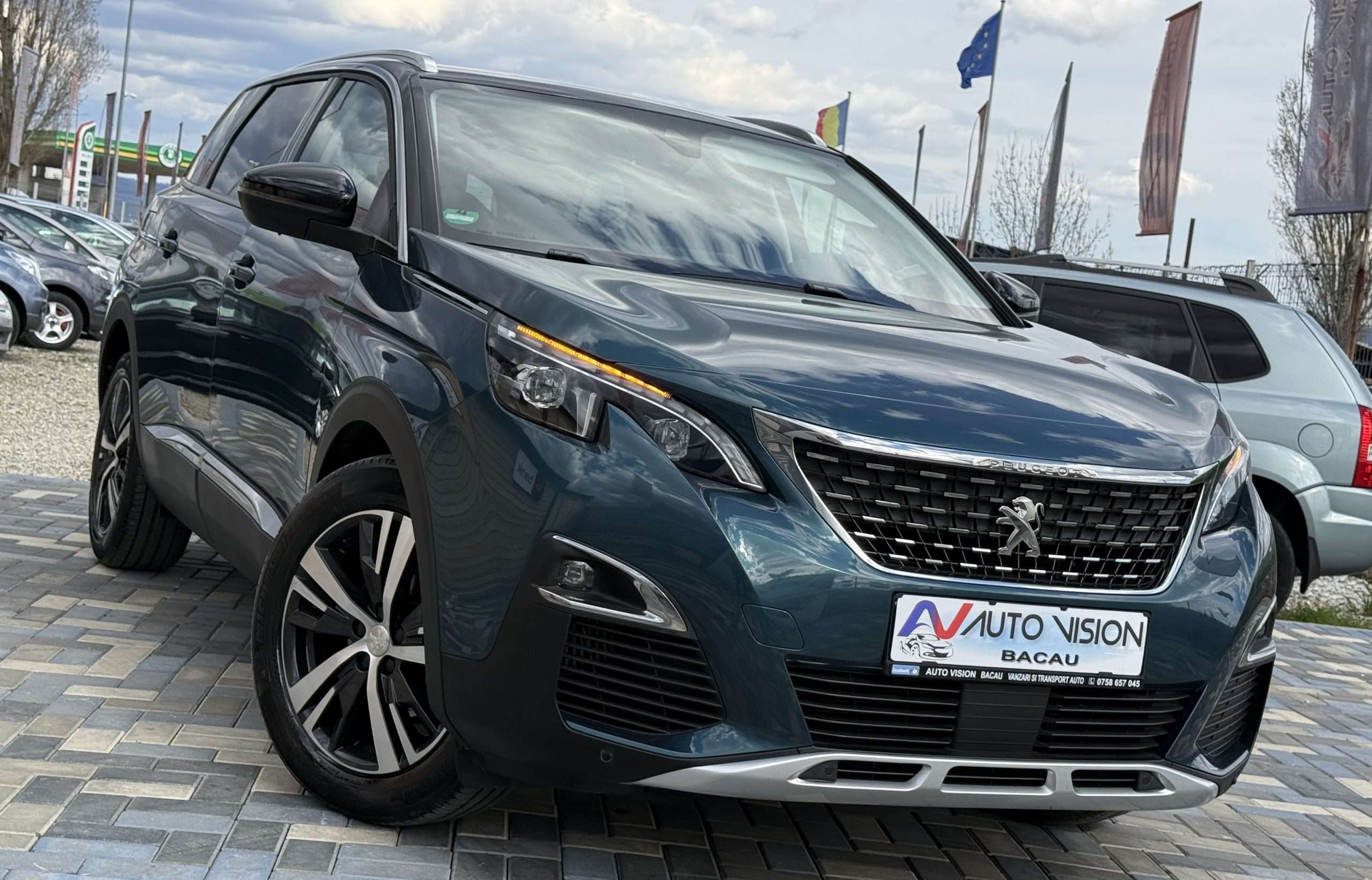*Peugeot 5008 PureTech 1.2 Benzina 130Cp 06/2017 E6 i-Cockpit digital Full LED Km reali import Germania!