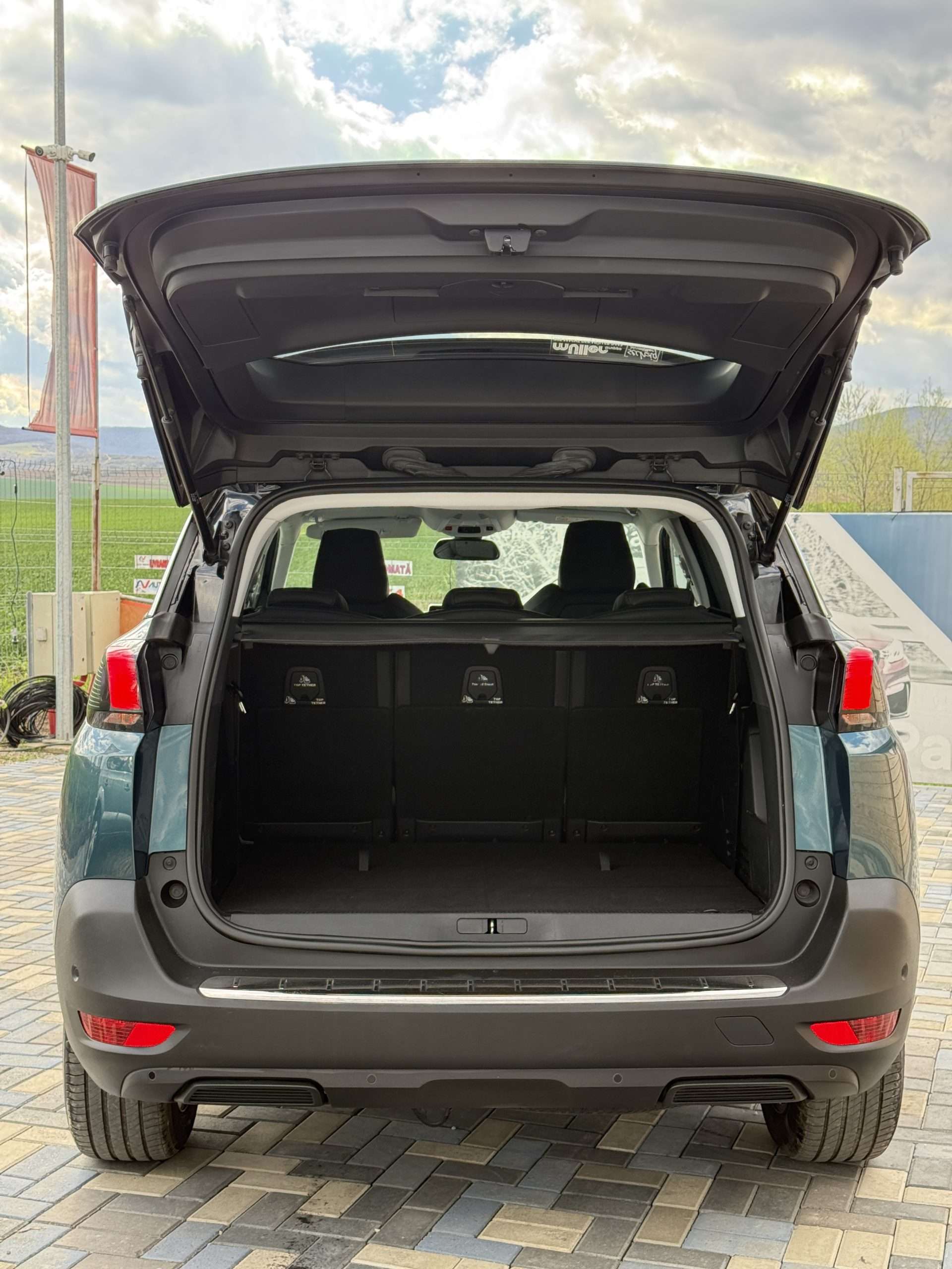 *Peugeot 5008 PureTech 1.2 Benzina 130Cp 06/2017 E6 i-Cockpit digital Full LED Km reali import Germania!