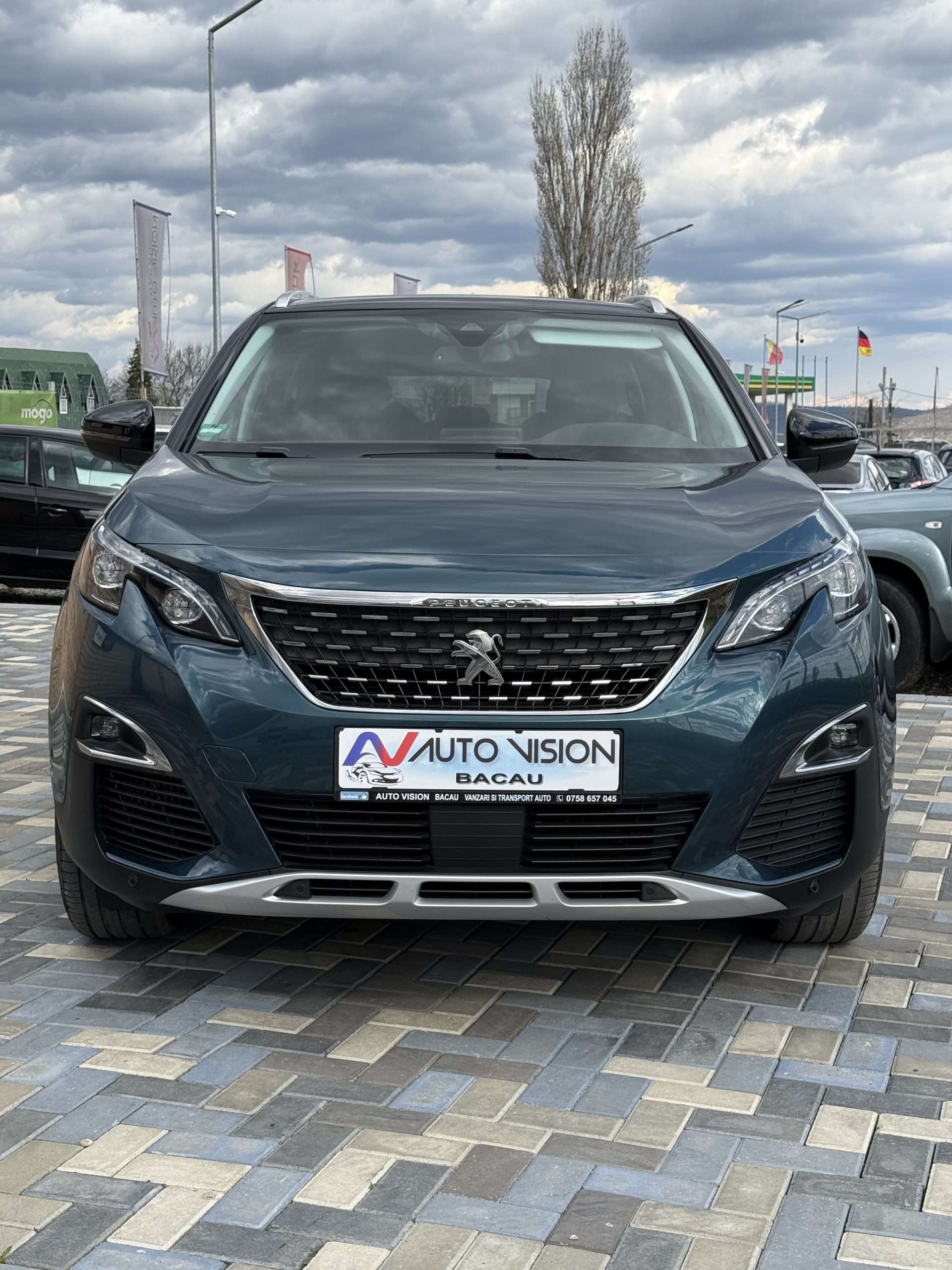 *Peugeot 5008 PureTech 1.2 Benzina 130Cp 06/2017 E6 i-Cockpit digital Full LED Km reali import Germania!