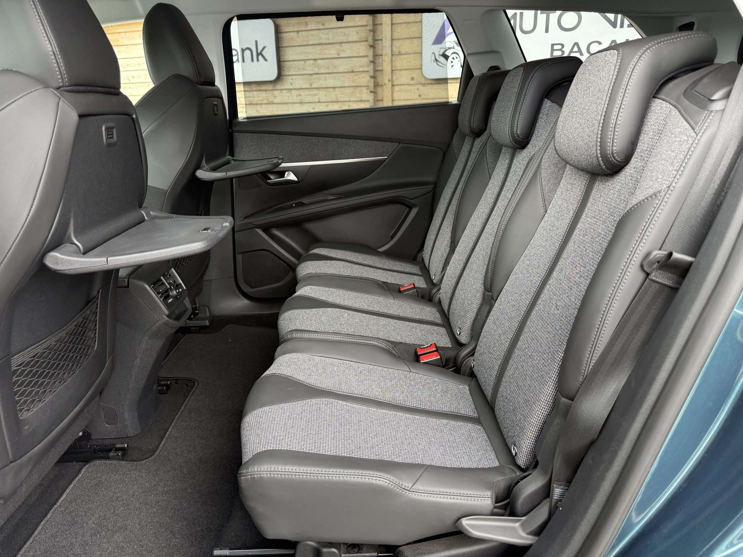 *Peugeot 5008 PureTech 1.2 Benzina 130Cp 06/2017 E6 i-Cockpit digital Full LED Km reali import Germania!