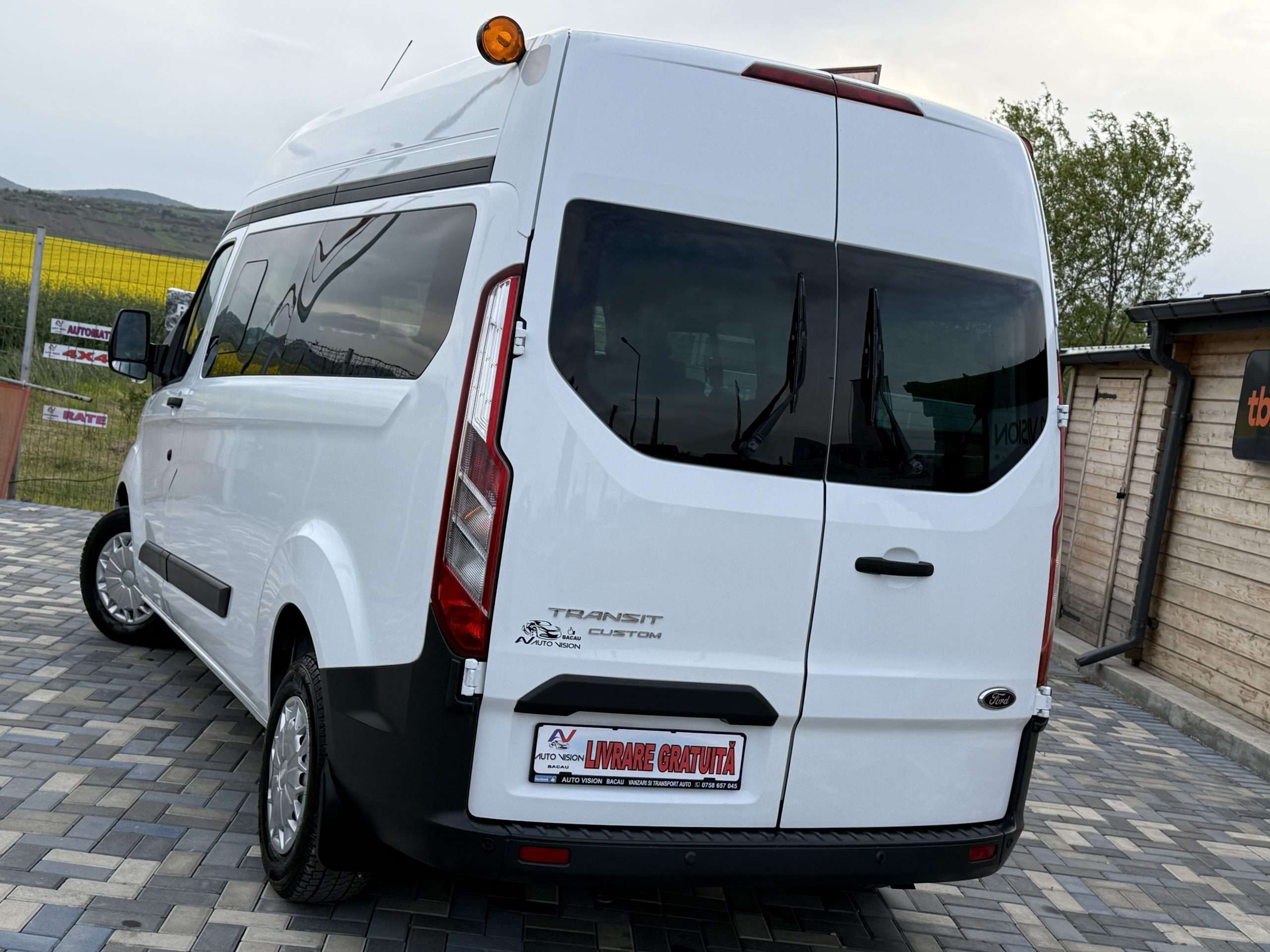 Ford Transit CUSTOM 8+1 locuri 2.2TDci 125CP 10/2014 scaune individuale in stare ireprosabila import Germania!
