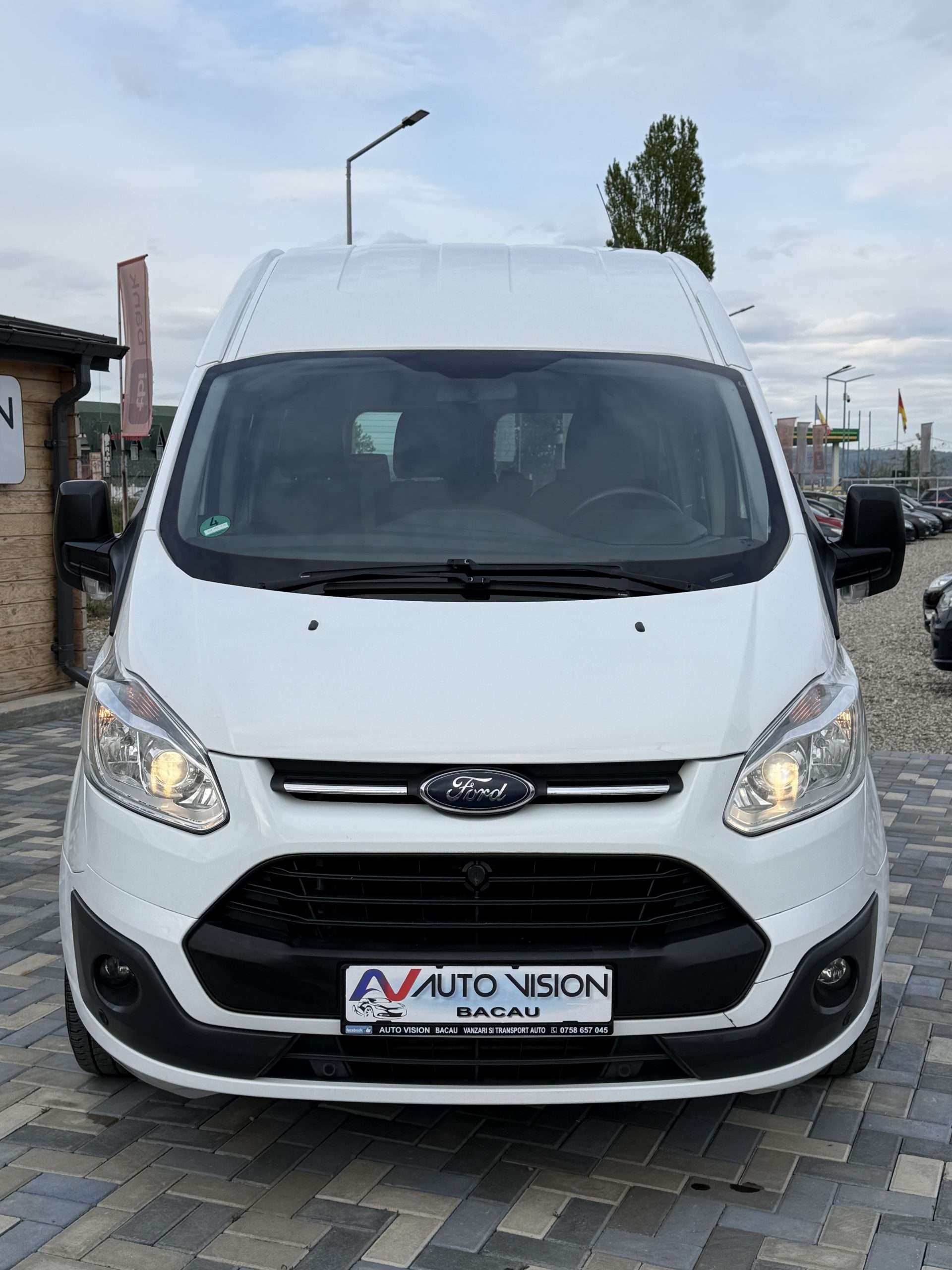 Ford Transit CUSTOM 8+1 locuri 2.2TDci 125CP 10/2014 scaune individuale in stare ireprosabila import Germania!