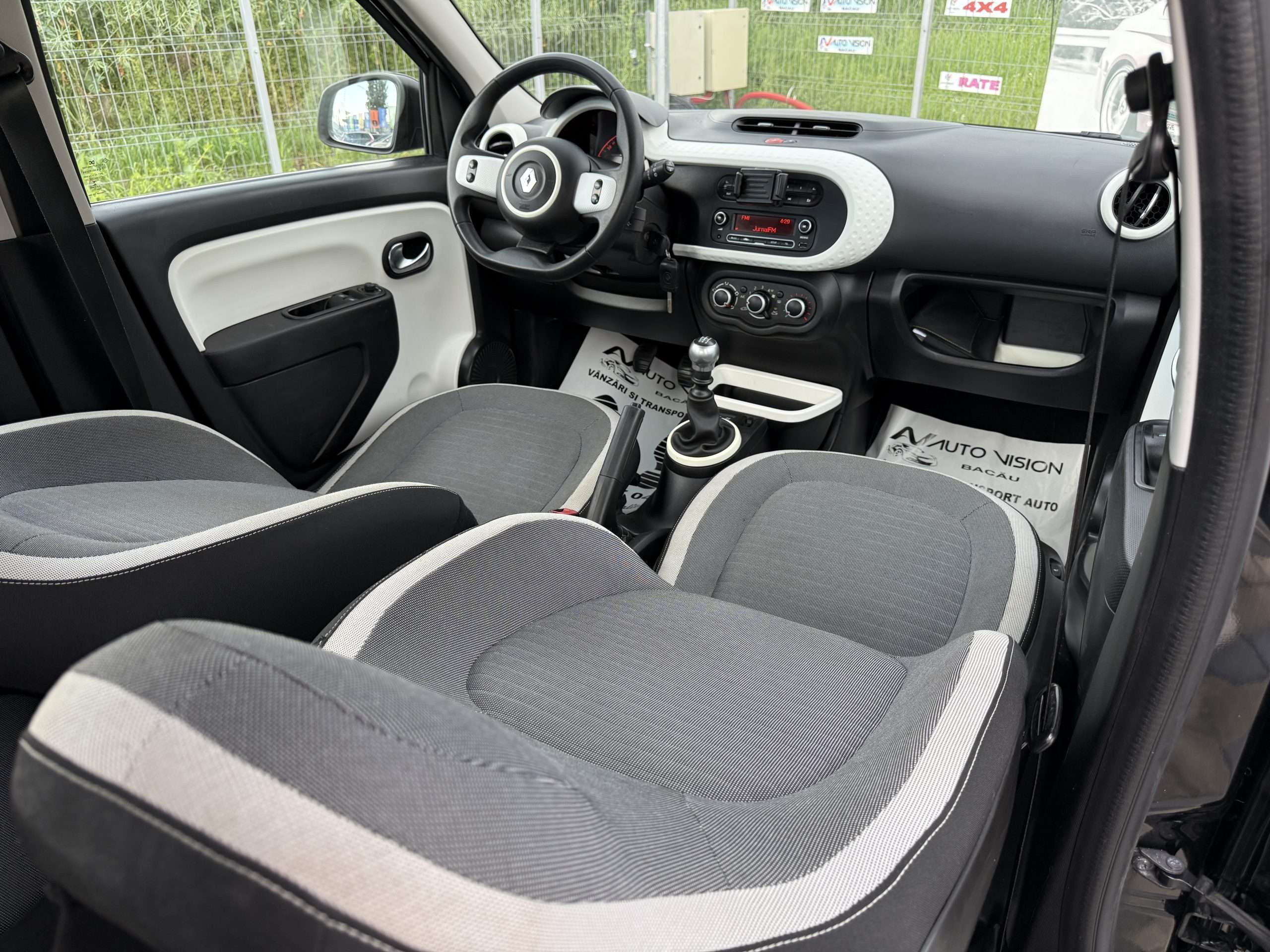 Renault Twingo facelift 0.9 Benzina 90CP 06/2017 Euro6 AC LED 4usi Impecabila Import Germania!