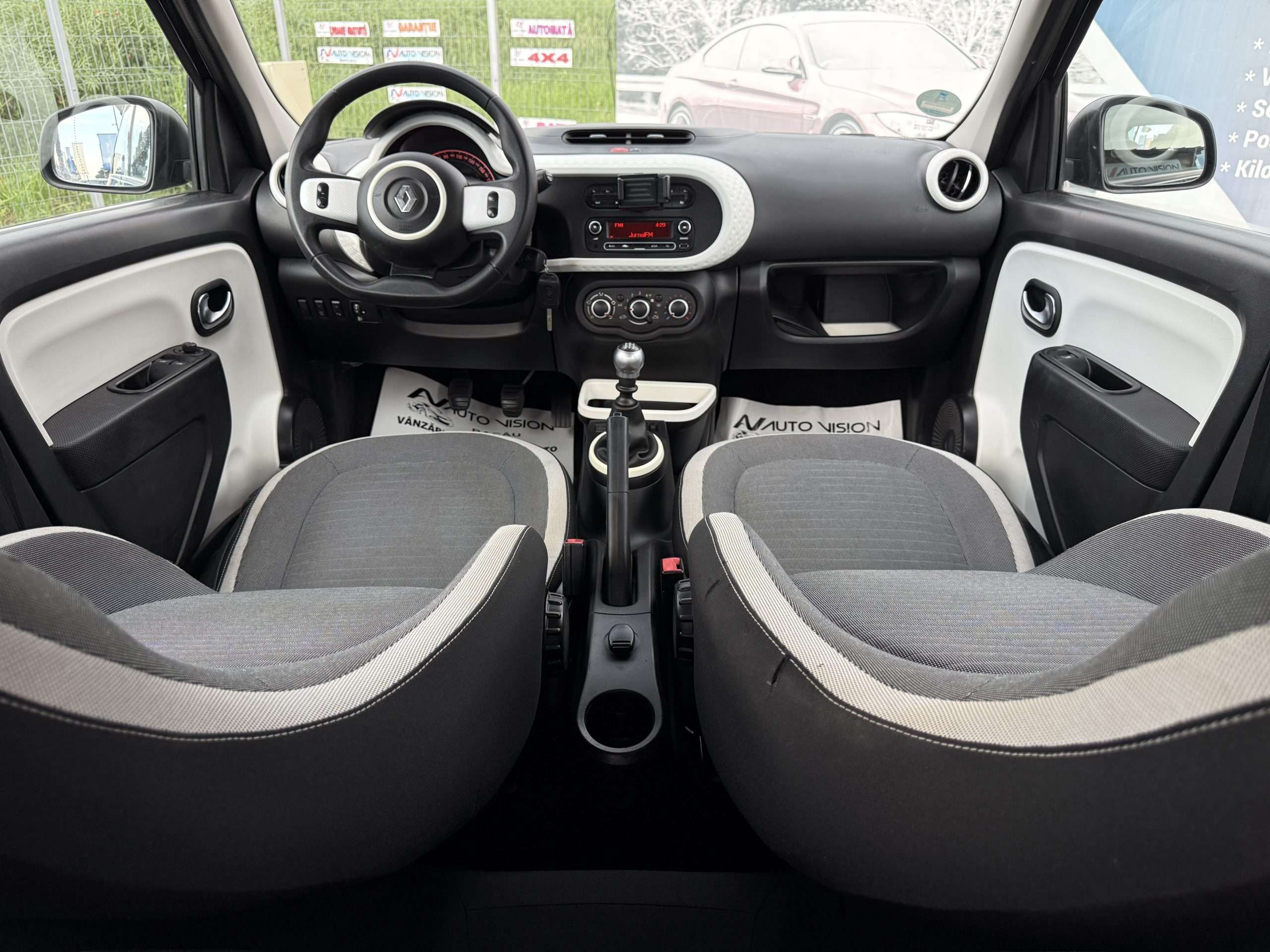Renault Twingo facelift 0.9 Benzina 90CP 06/2017 Euro6 AC LED 4usi Impecabila Import Germania!