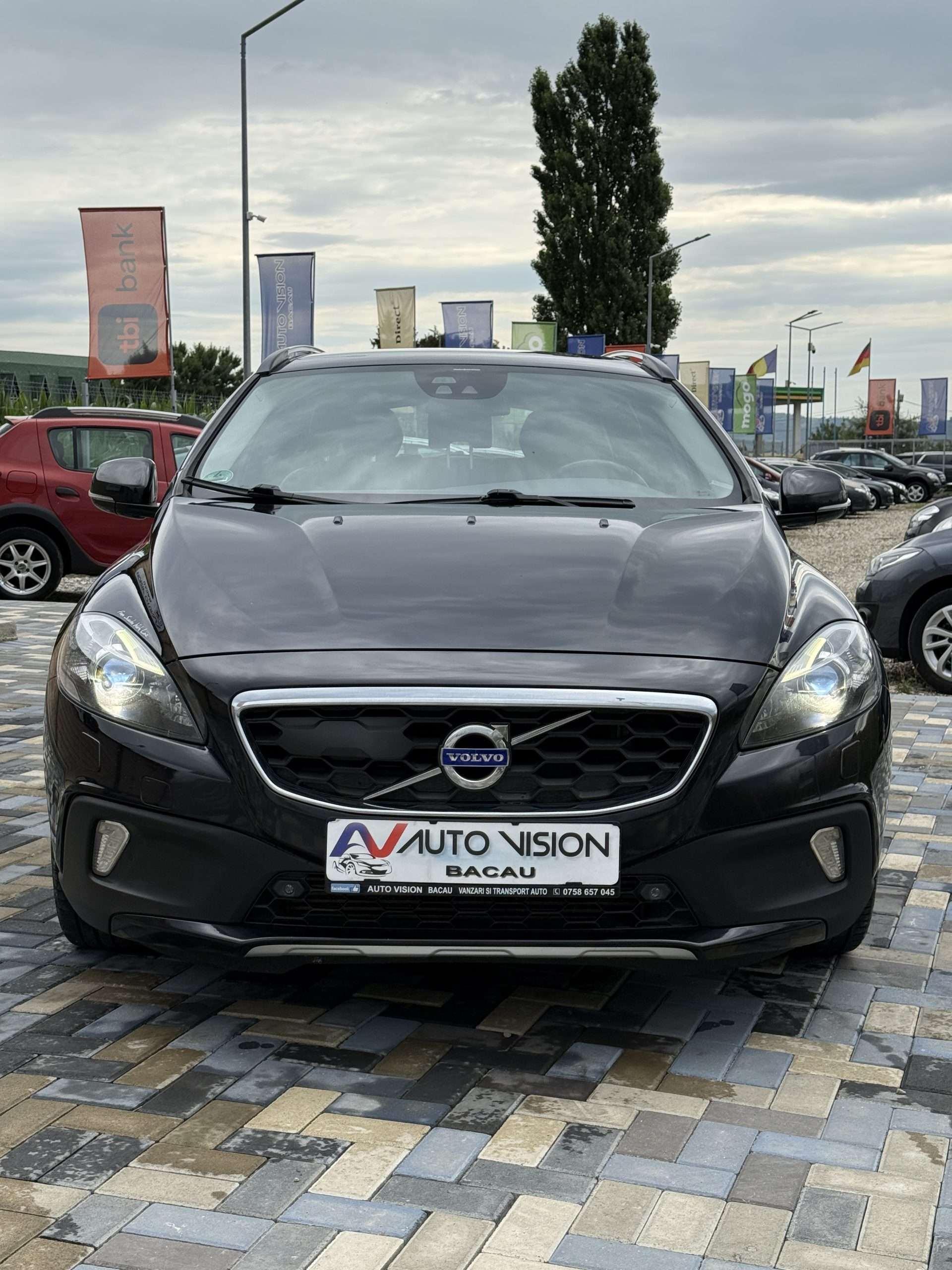 VOLVO V40 Cross Country 2.0 Diesel 150CP AUTOMATA distronic 02/2013 Euro5 Full Piele NAV Clima XENON Import Germania!